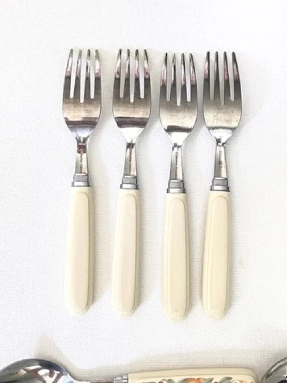 Vintage 20 Piece Corelle Abundance Flatware Set